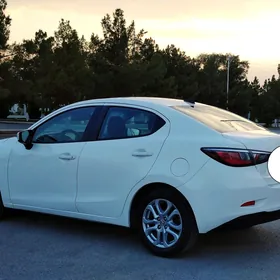 Toyota Yaris iA 2016