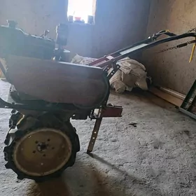Mini traktor