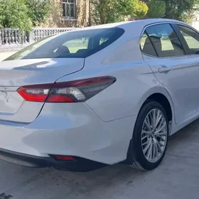 Toyota Camry Hybrid 2021