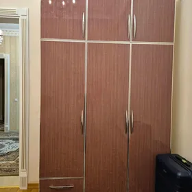 шифонье и кровать односпальная