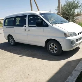Hyundai H-1 2001