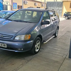 Toyota Sienna 2001