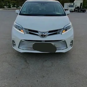 Toyota Sienna 2018
