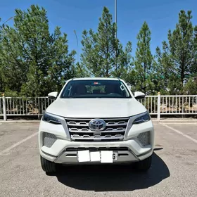 Toyota Fortuner 2021