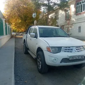 Mitsubishi L200 2011