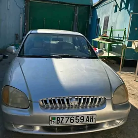 Hyundai Sonata 2001