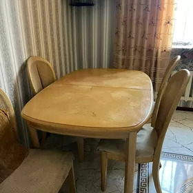 Стол обеденный и 4 стула