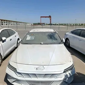 Hyundai Elantra 2024