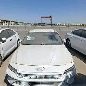 Hyundai Elantra 2024