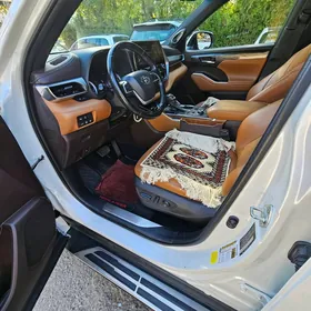 Toyota Highlander 2021