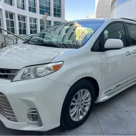 Toyota Sienna 2018