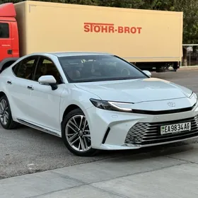 Toyota Camry 2025