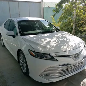 Toyota Camry 2018
