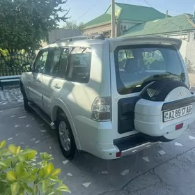 Mitsubishi Pajero 2014