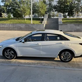Hyundai Elantra 2024