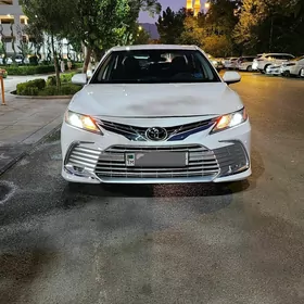 Toyota Camry 2021