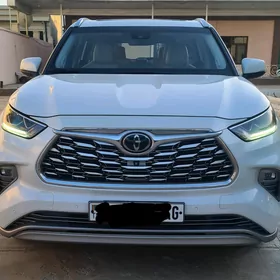 Toyota Highlander 2021