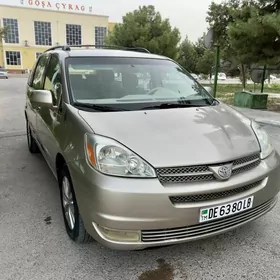 Toyota Sienna 2004