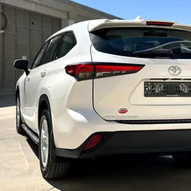 Toyota Highlander 2021
