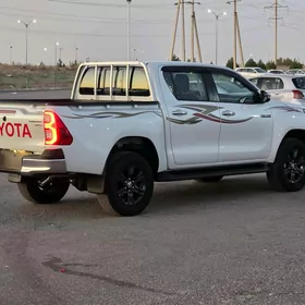 Toyota Hilux 2025