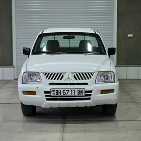Mitsubishi L200 2005