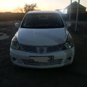 Nissan Versa 2012