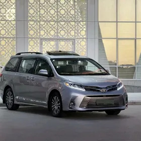 Toyota Sienna 2020