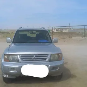 Mitsubishi Montero 2002