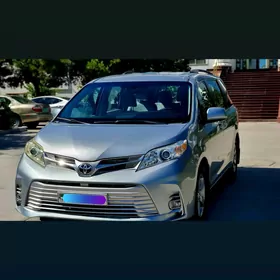 Toyota Sienna 2017