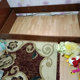 Кровать