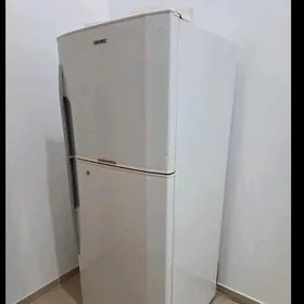 HITACHI holodilnik