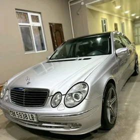 Mercedes-Benz E500 2005