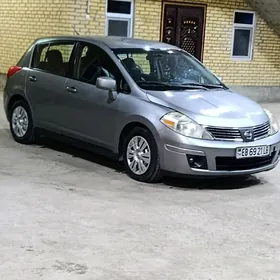 Nissan Versa 2011