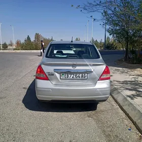 Nissan Versa 2012