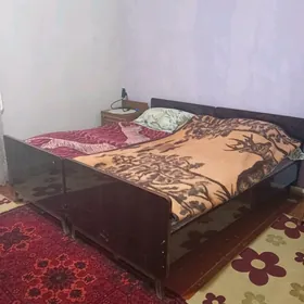 кровать