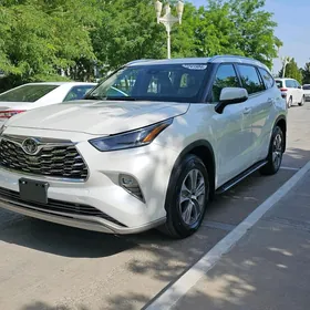 Toyota Highlander 2021
