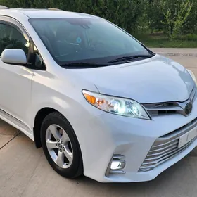 Toyota Sienna 2019
