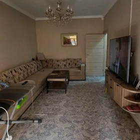 MIR 3  4 KOMNAT  2 ETAJ