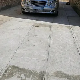 Mercedes-Benz E320 2002