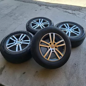TOUAREG  265 60 18