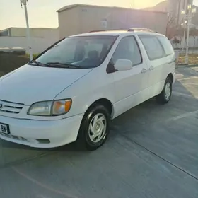 Toyota Sienna 2001