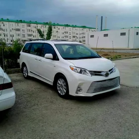 Toyota Sienna 2019