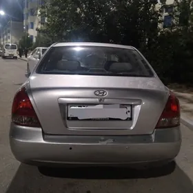 Hyundai Elantra 2001