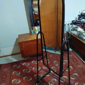 айна