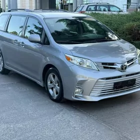 Toyota Sienna 2018