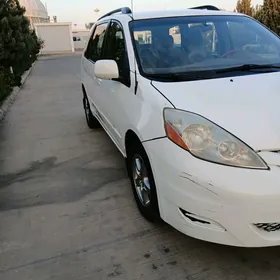 Toyota Sienna 2004