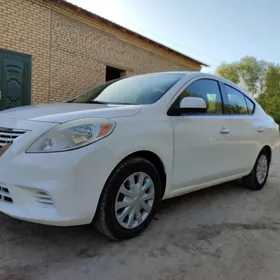 Nissan Versa 2012