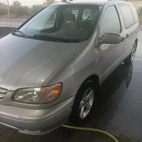 Toyota Sienna 2002