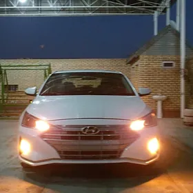 Hyundai Elantra 2020
