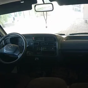 Toyota Hiace 2004